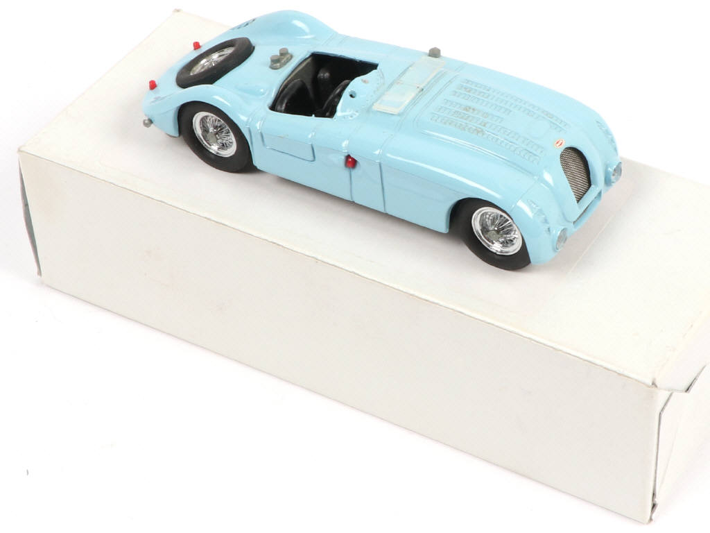 Lot 111 - DIVERS (13)