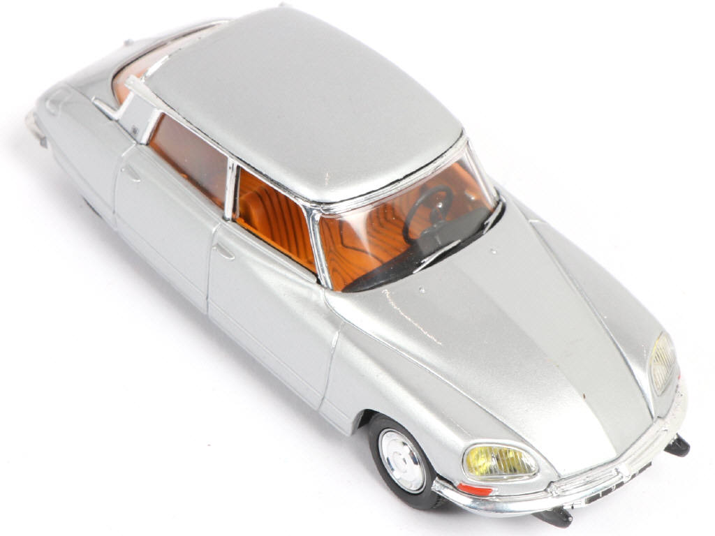 Lot 119 - DIVERS (15)