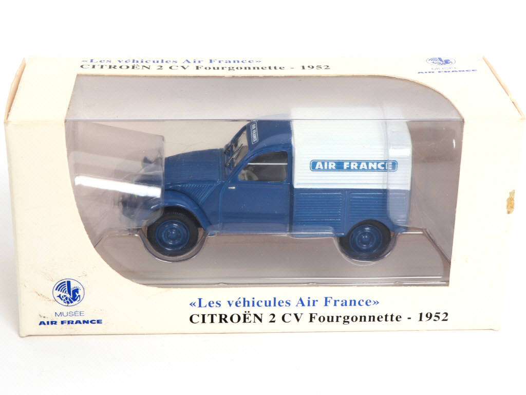 Lot 79 - DIVERS (12)