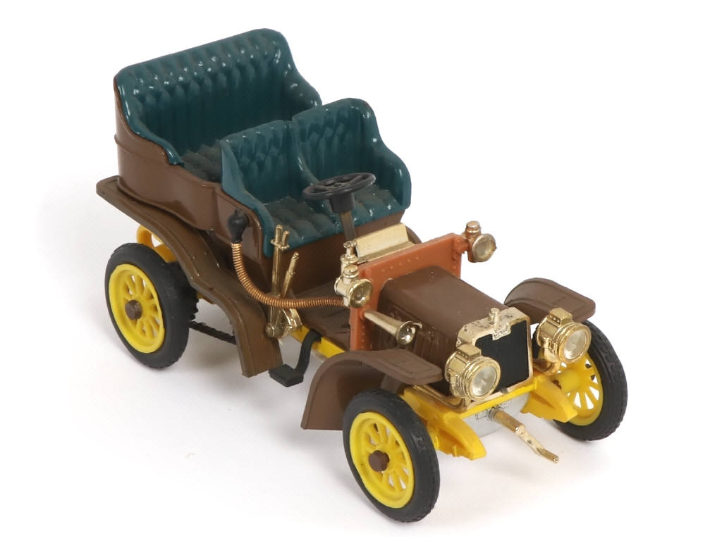 Lot 140 - DIVERS (18)