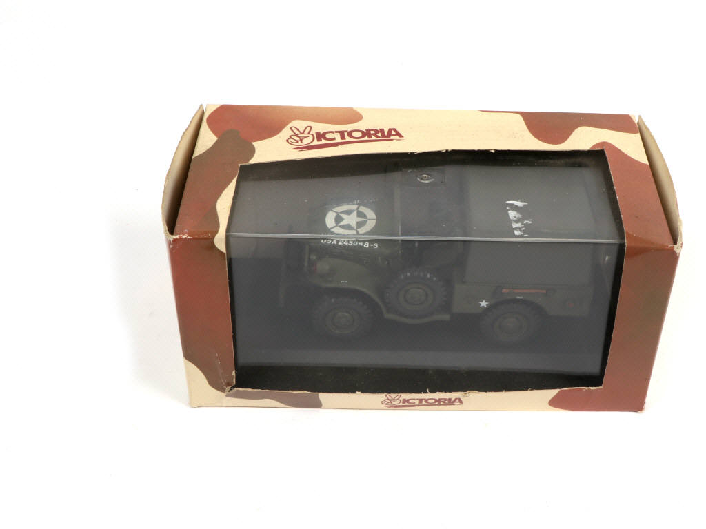 Lot 109 - DIVERS (13)