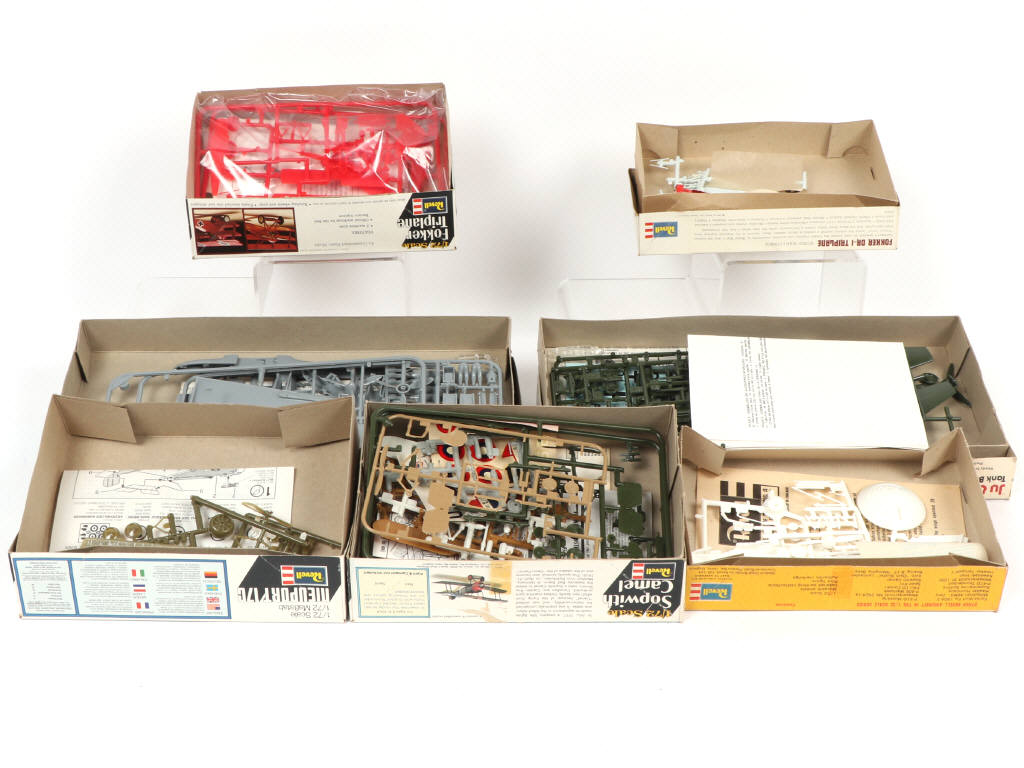 Lot 27 - REVELL (USA) (14)