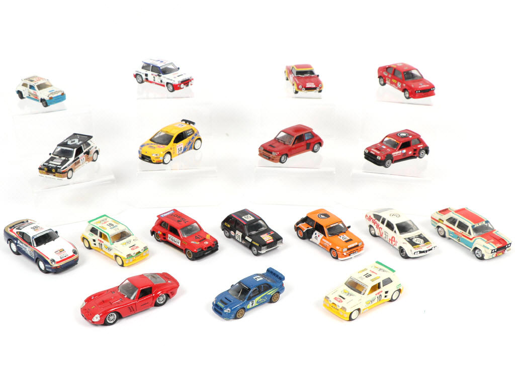 Lot 146 - DIVERS (18)