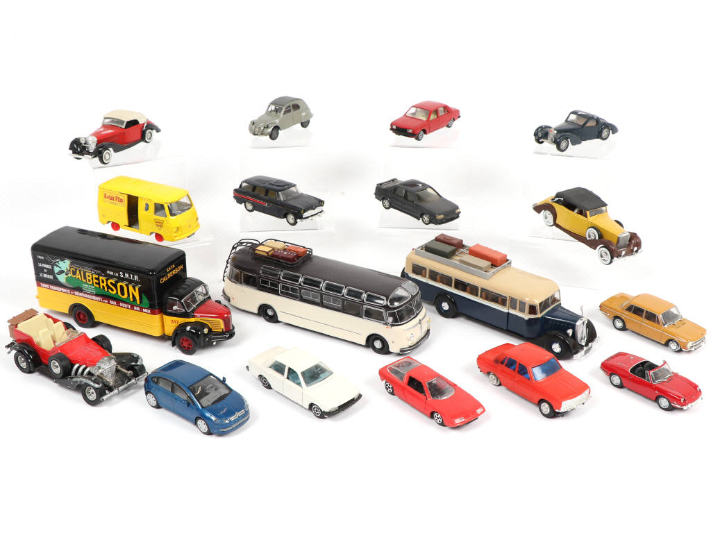 Lot 143 - DIVERS (18)