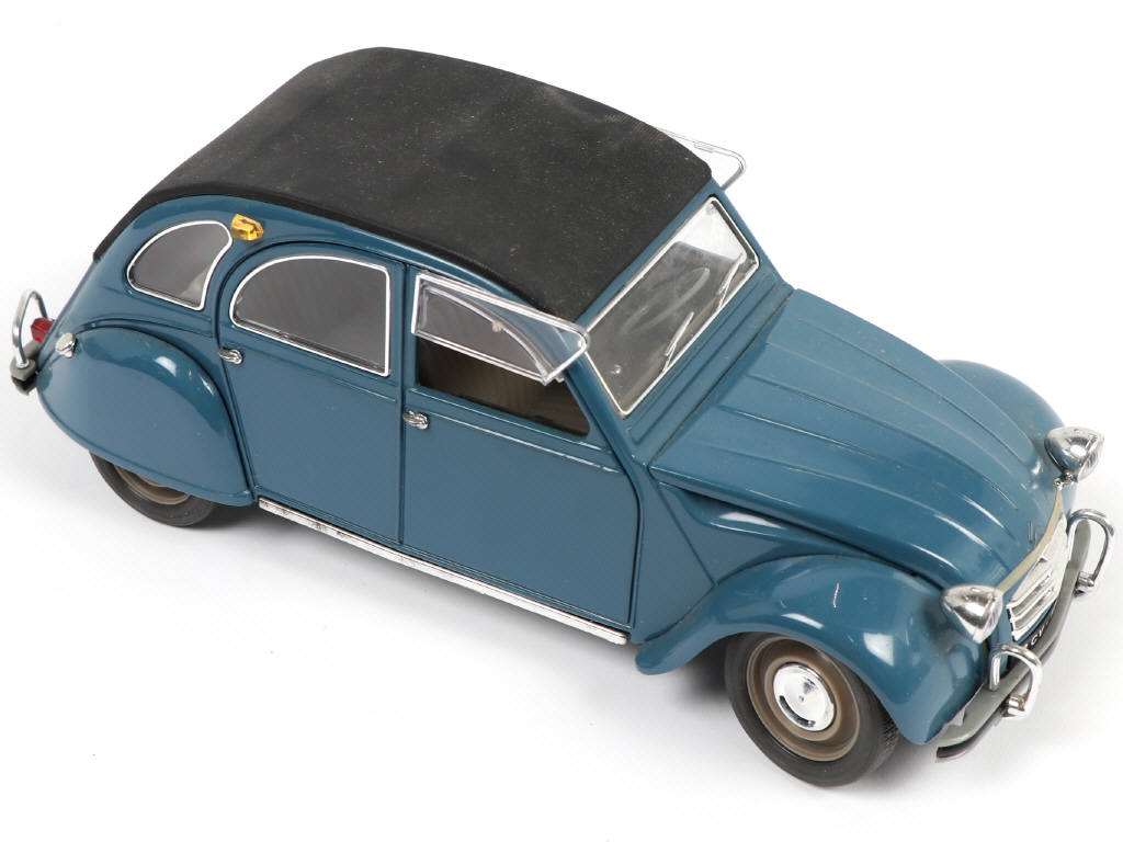 Lot 147 - DIVERS (18)