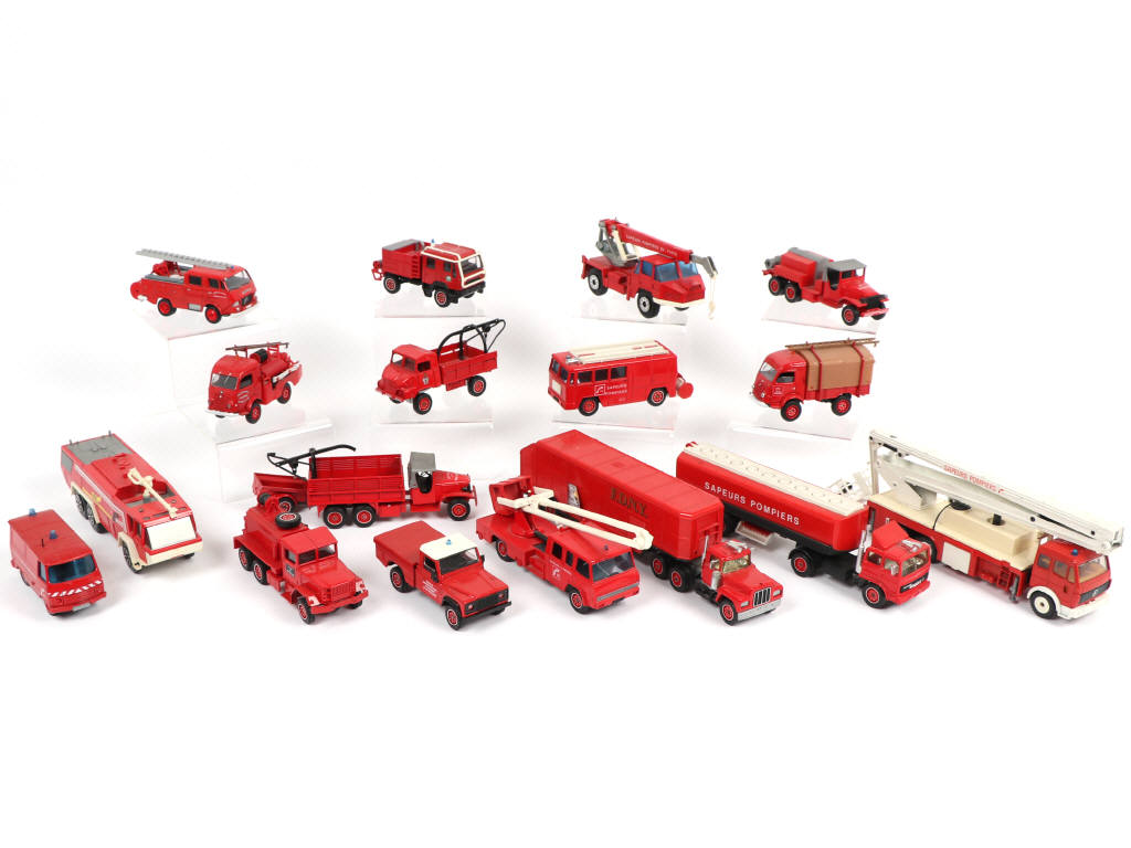 Lot 138 - DIVERS (17)