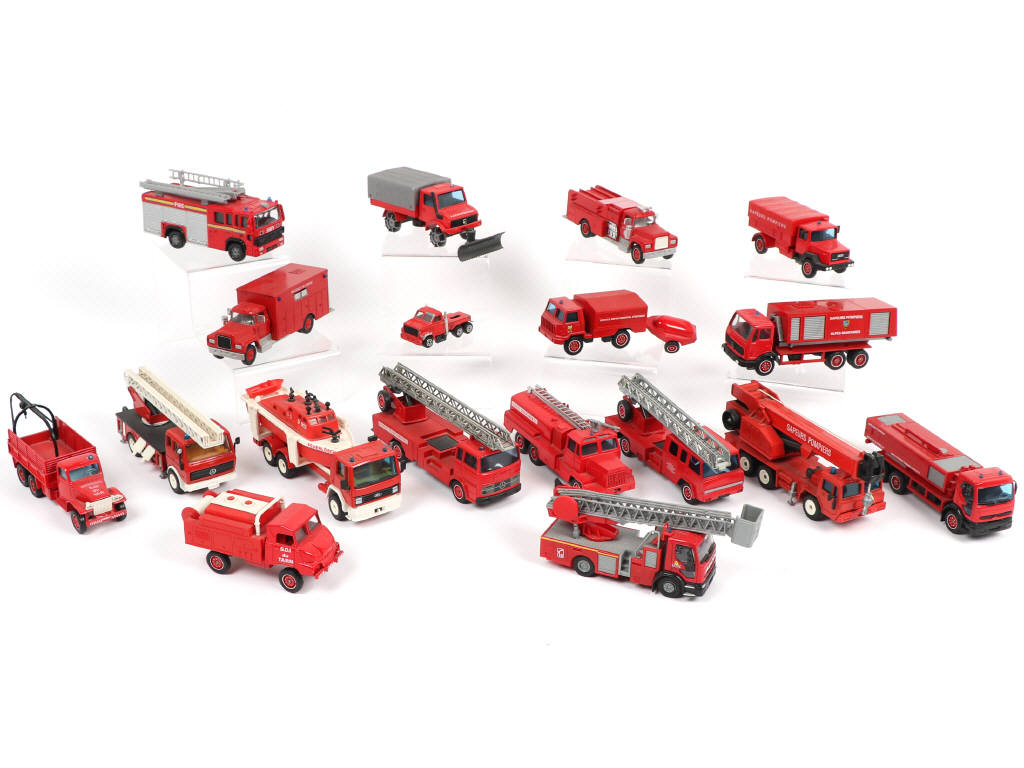 Lot 149 - DIVERS (18)