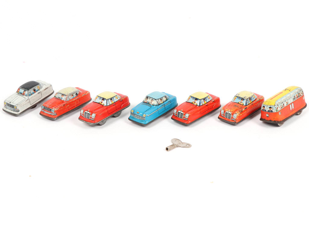 Lot 13 - DIVERS (9)