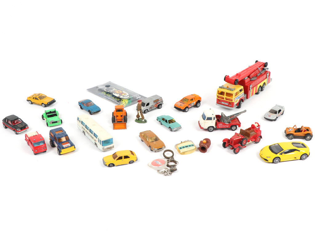 Lot 148 - DIVERS (18)