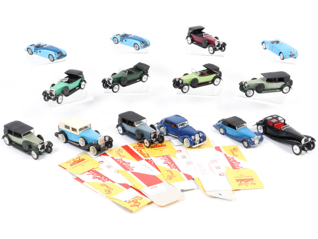 Lot 114 - DIVERS (14)