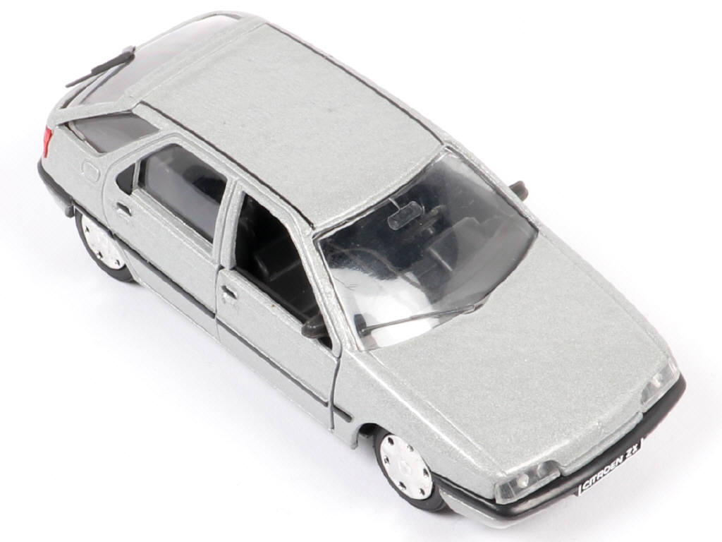 Lot 126 - DIVERS (16)