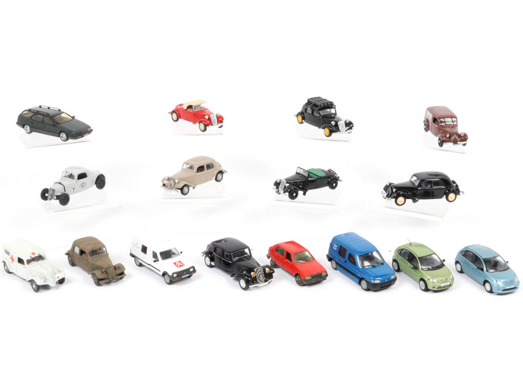 Lot 130 - DIVERS (16)