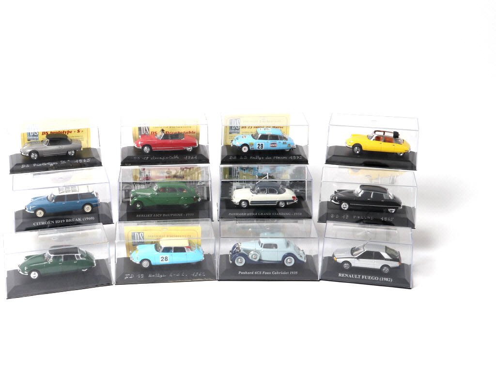Lot 87 - DIVERS (12)