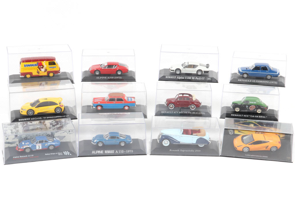 Lot 91 - DIVERS (12)