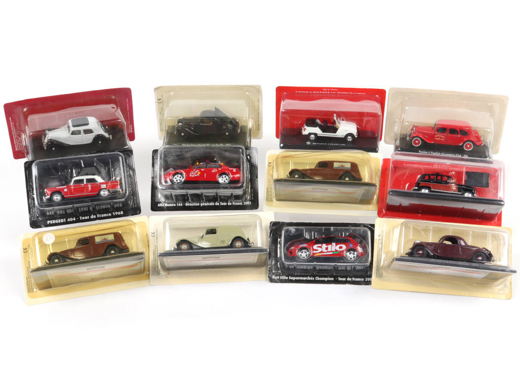 Lot 86 - DIVERS (12)