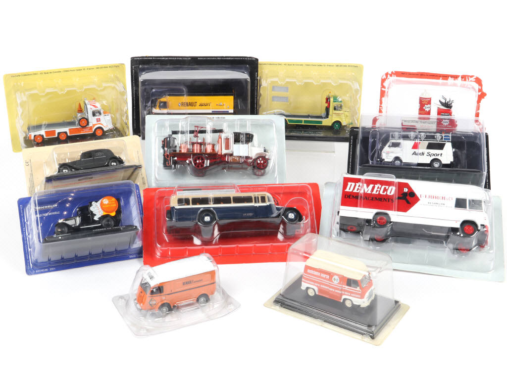 Lot 90 - DIVERS (12)