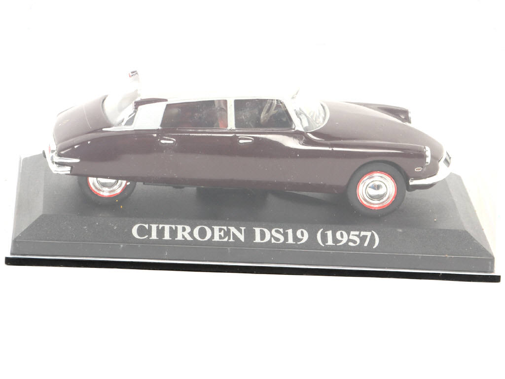 Lot 102 - DIVERS (12)