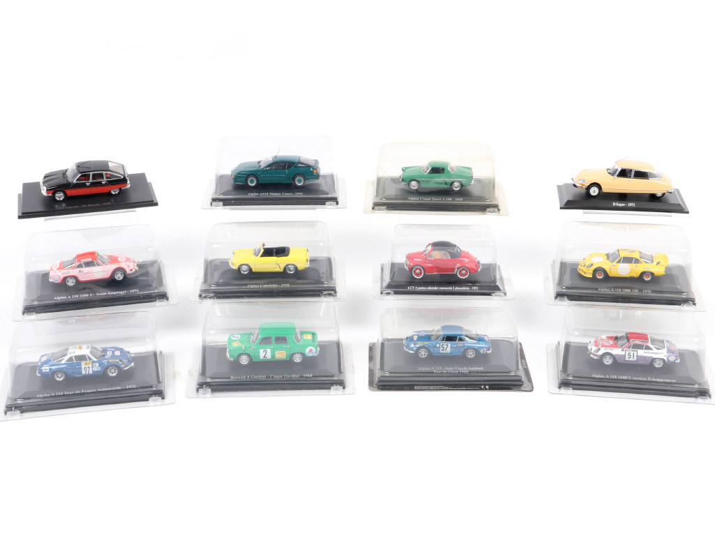 Lot 103 - DIVERS (12)