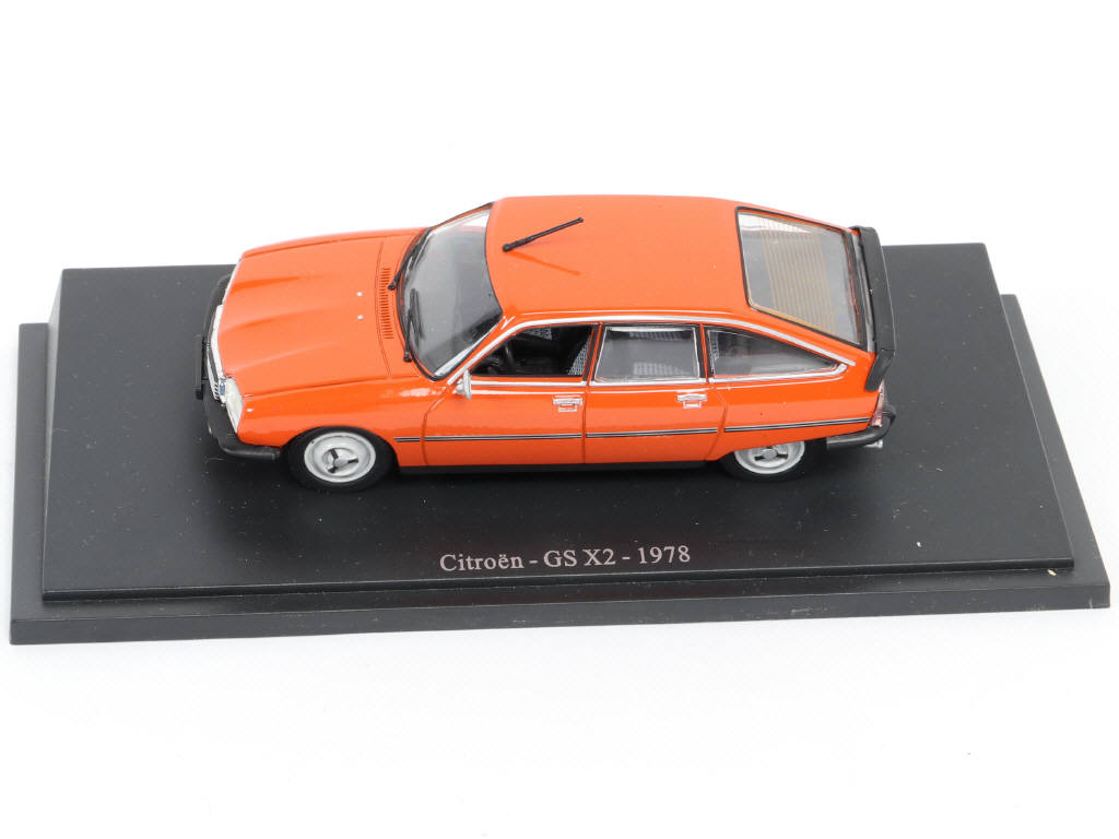 Lot 98 - DIVERS (12)