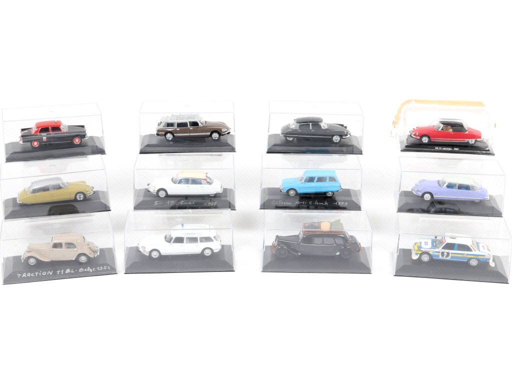 Lot 99 - DIVERS (12)