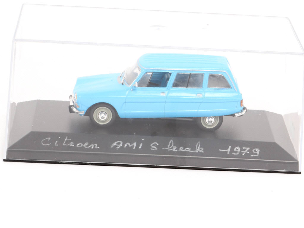 Lot 99 - DIVERS (12)