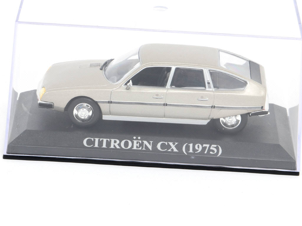 Lot 101 - DIVERS (12)