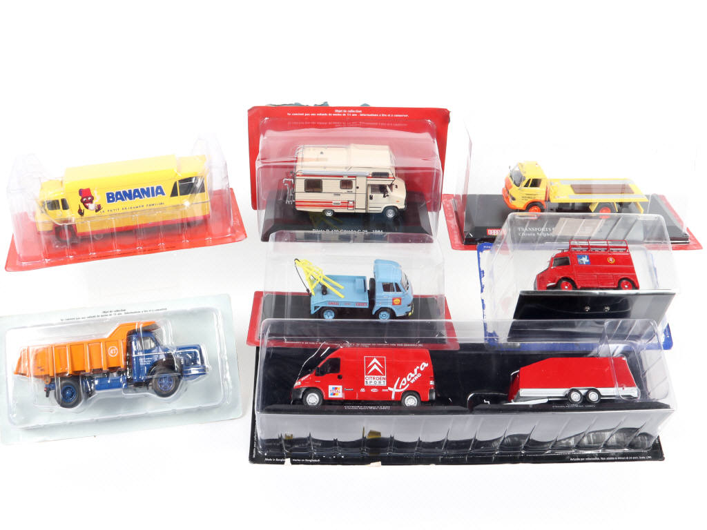 Lot 70 - DIVERS (7)