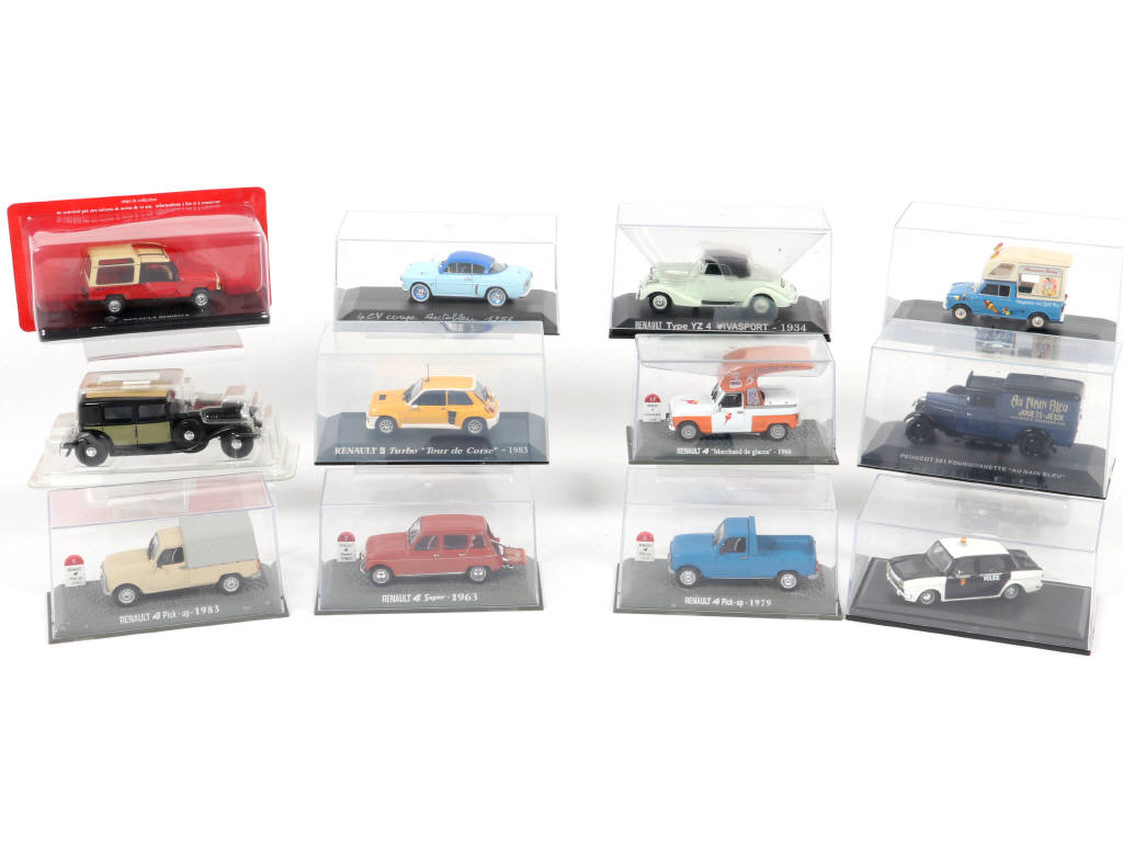 Lot 104 - DIVERS (12)