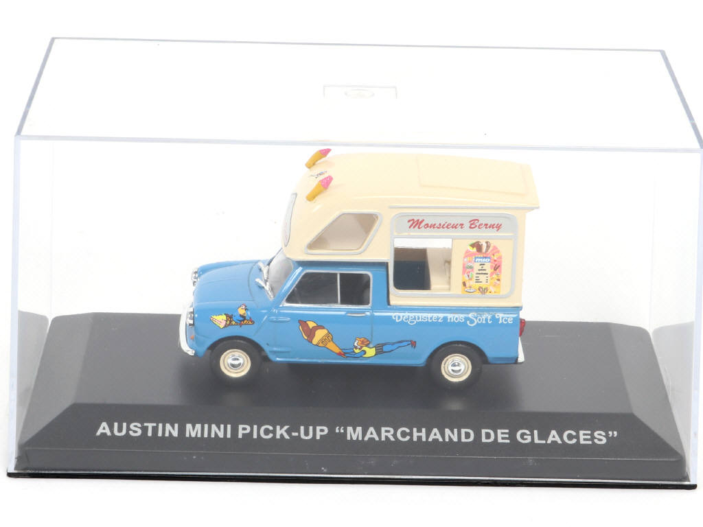 Lot 104 - DIVERS (12)