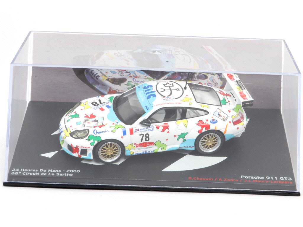 Lot 105 - DIVERS (12)