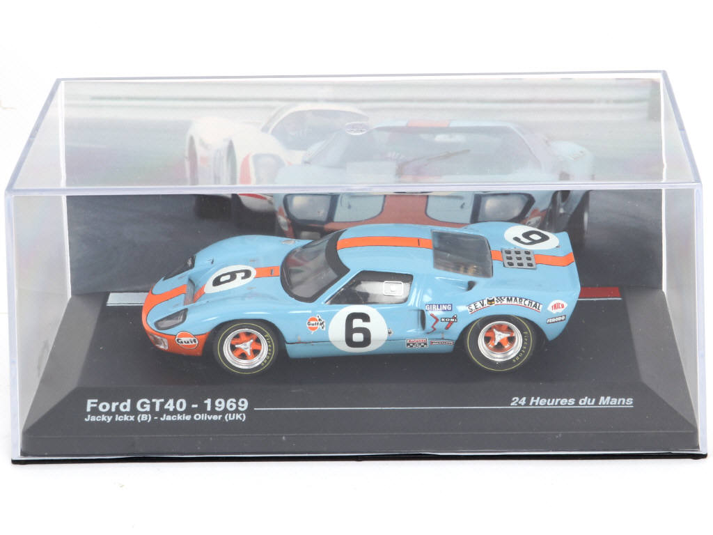 Lot 106 - DIVERS (12)