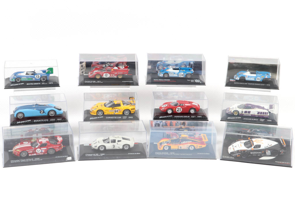 Lot 107 - DIVERS (12)