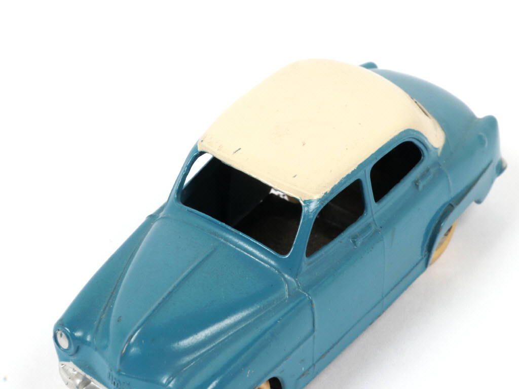 Lot 230 - DINKY TOYS (FRANCE) (1)