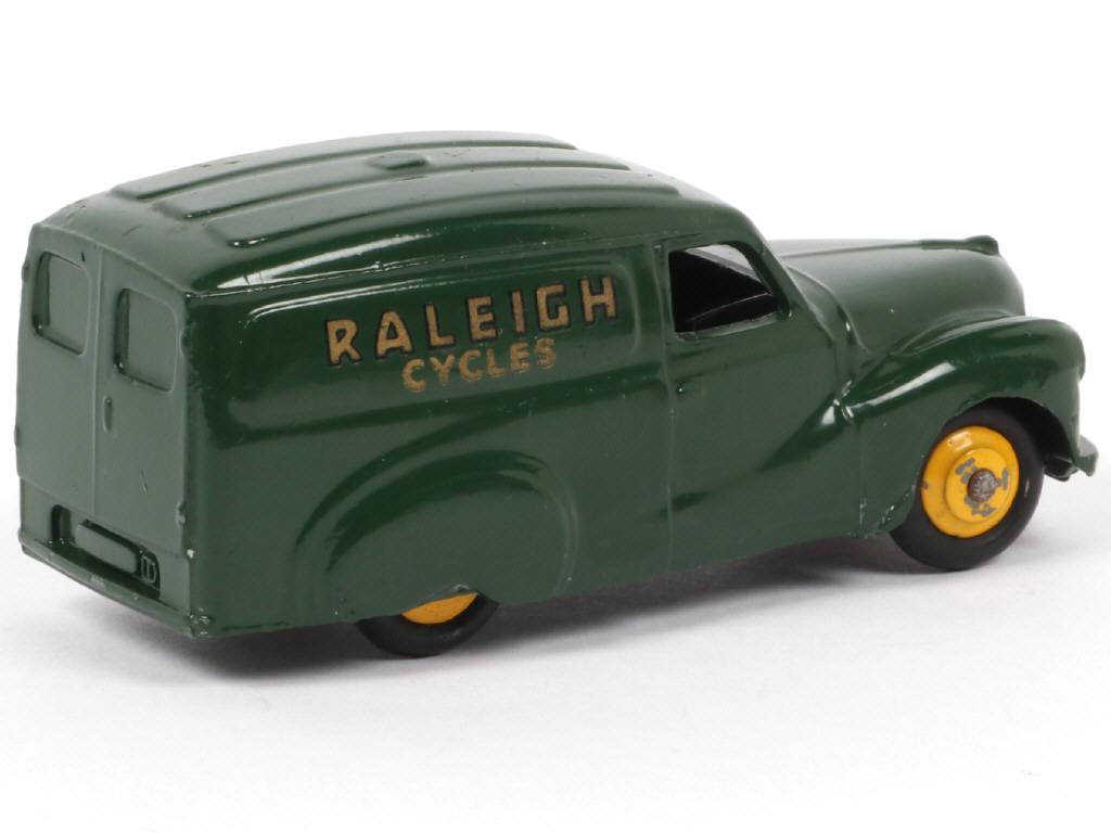 Lot 165 - DINKY TOYS (GB) (1)