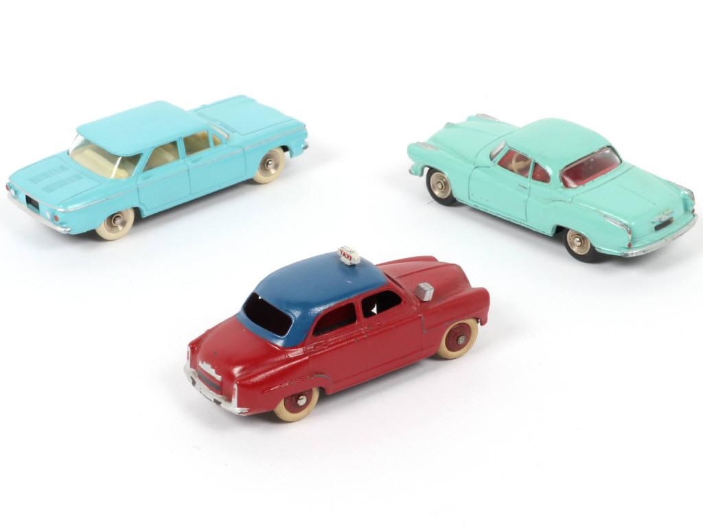 Lot 283 - DINKY TOYS (FRANCE) (3)