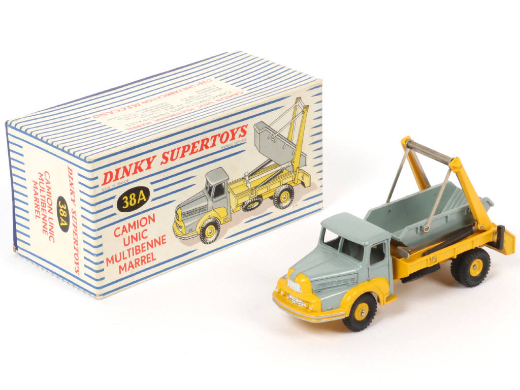 Lot 255 - DINKY TOYS (FRANCE) (1)