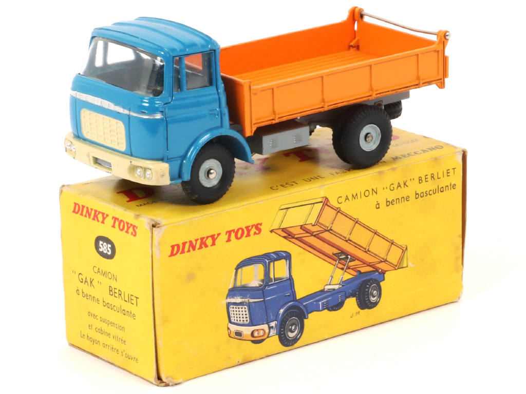 Lot 256 - DINKY TOYS (FRANCE) (1)