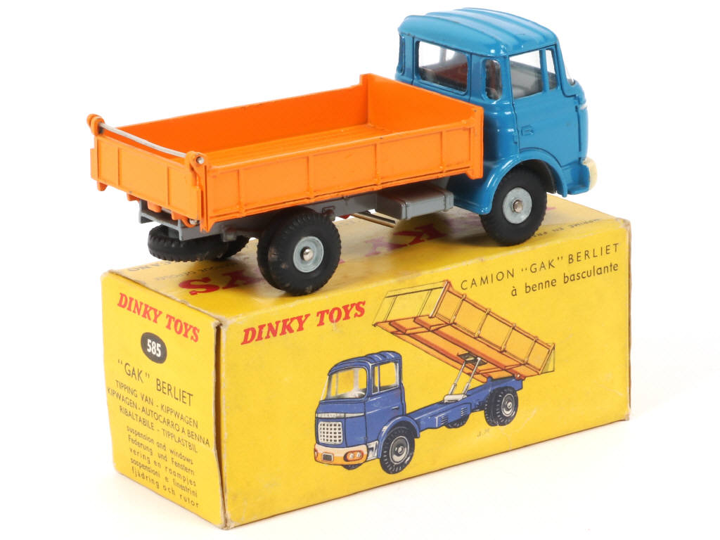 Lot 256 - DINKY TOYS (FRANCE) (1)