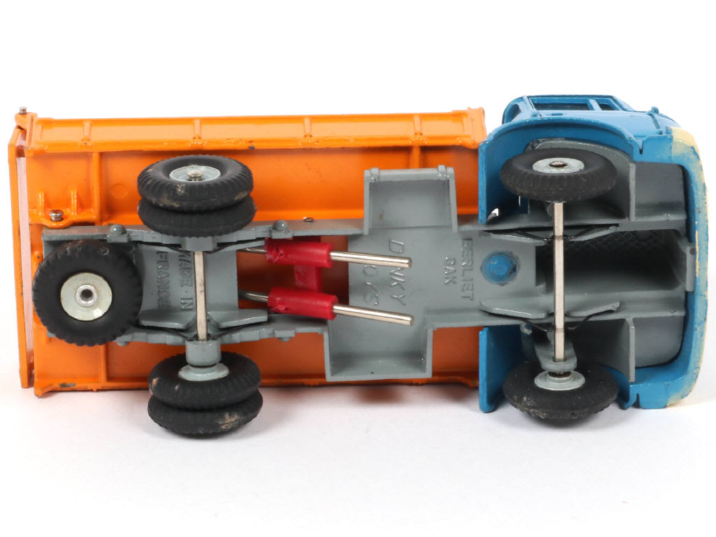 Lot 256 - DINKY TOYS (FRANCE) (1)