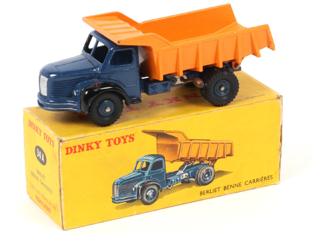 Lot 251 - DINKY TOYS (FRANCE) (1)