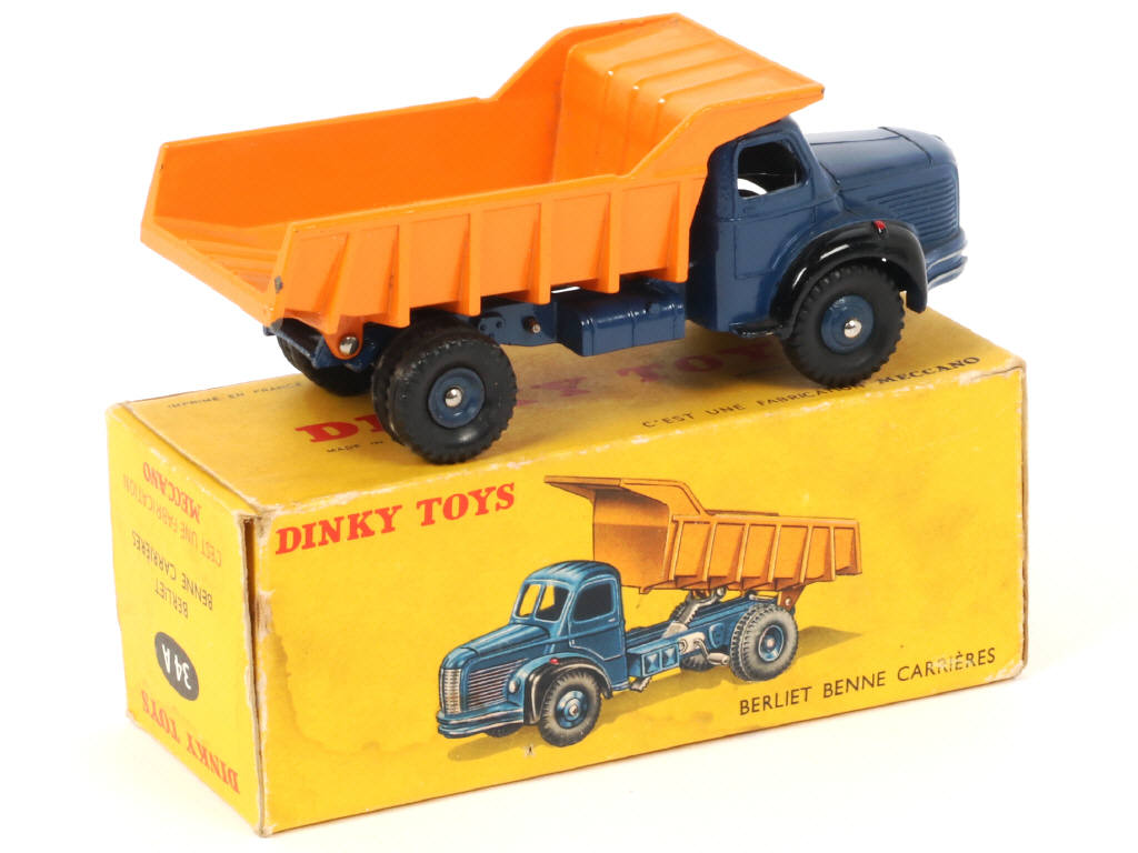 Lot 251 - DINKY TOYS (FRANCE) (1)