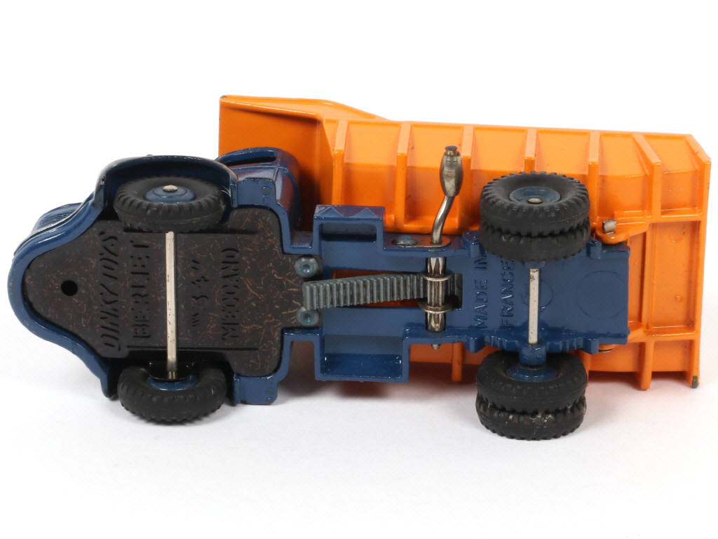 Lot 251 - DINKY TOYS (FRANCE) (1)