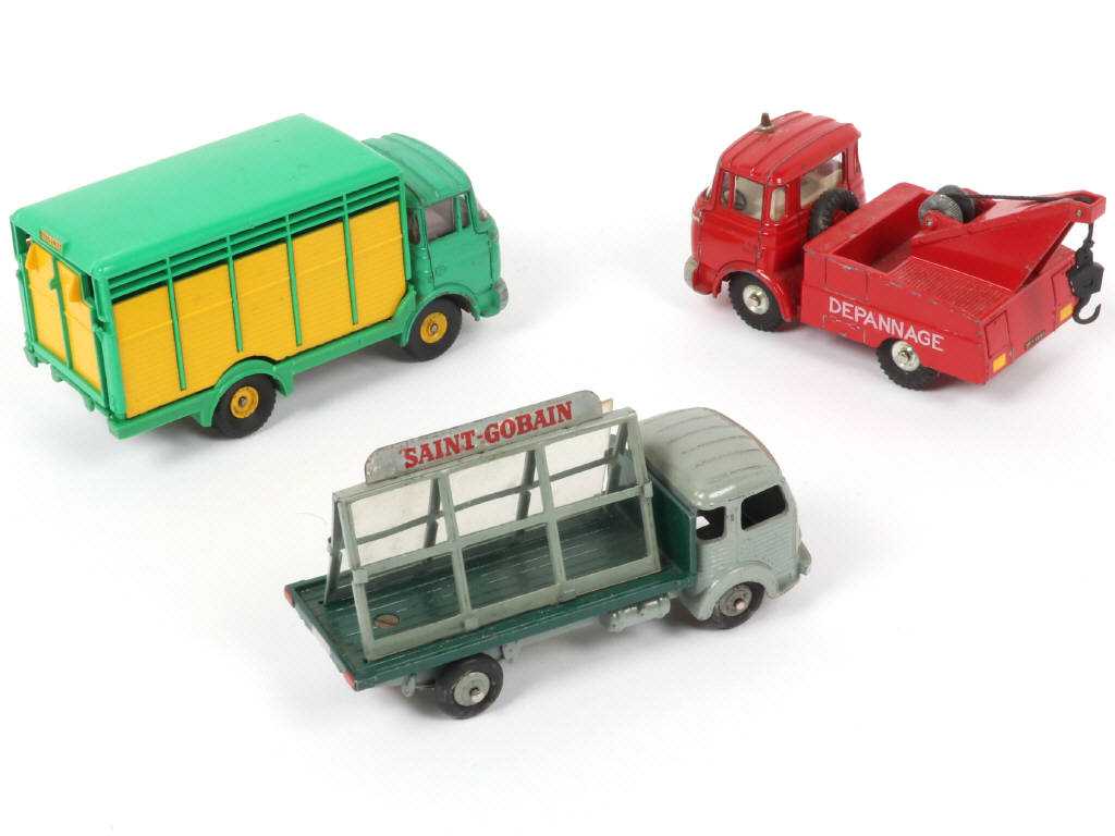 Lot 285 - DINKY TOYS (FRANCE) (3)