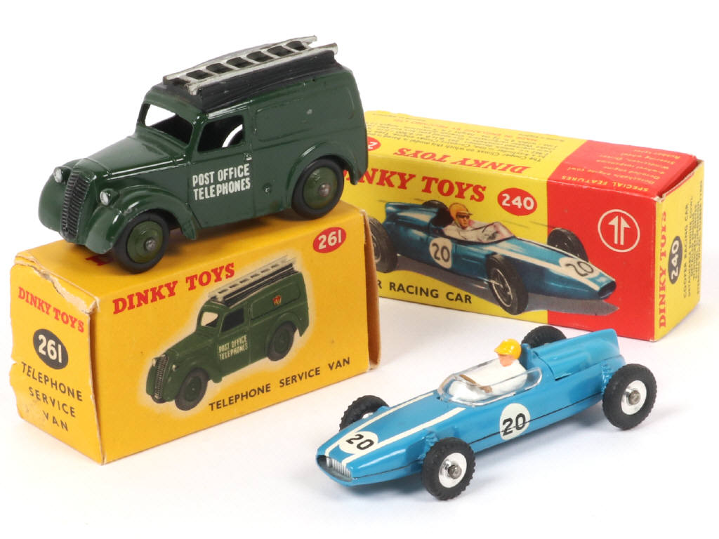 Lot 203 - DINKY TOYS (GB) (2)