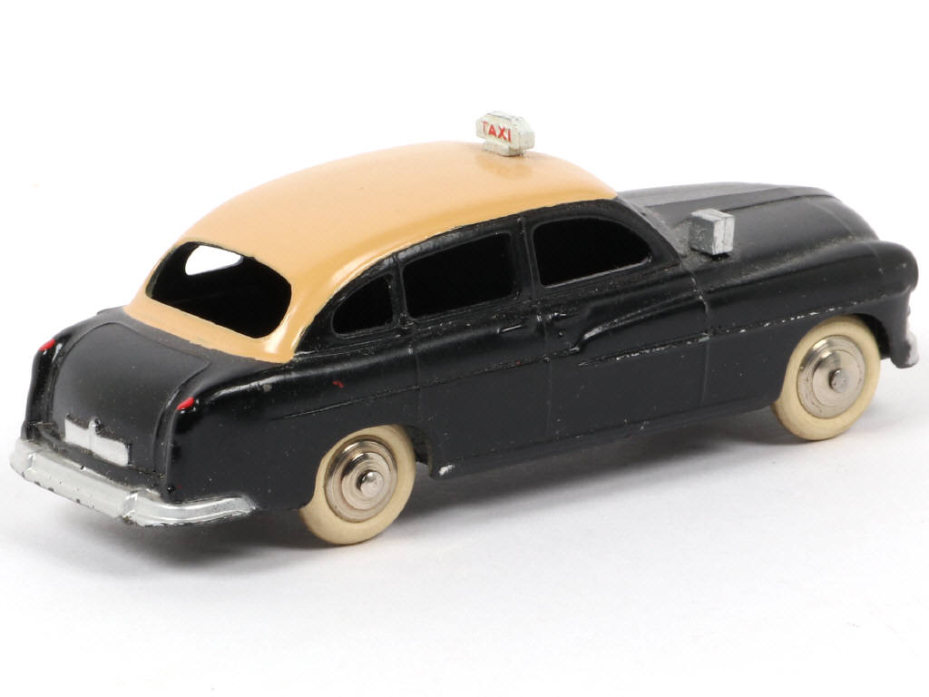 Lot 214 - DINKY TOYS (FRANCE) (1)