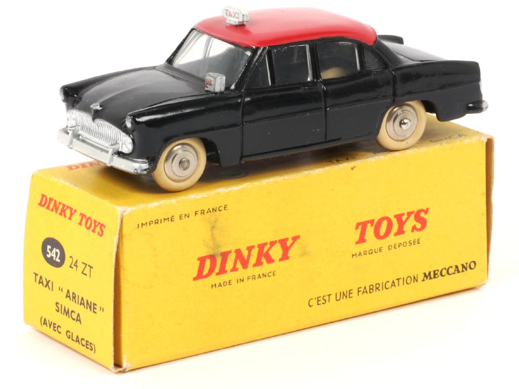 Lot 226 - DINKY TOYS (FRANCE) (1)