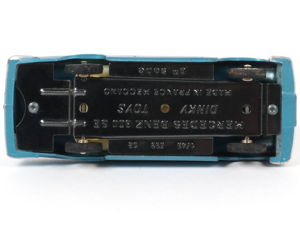 Lot 306 - DINKY TOYS (FRANCE) (1)