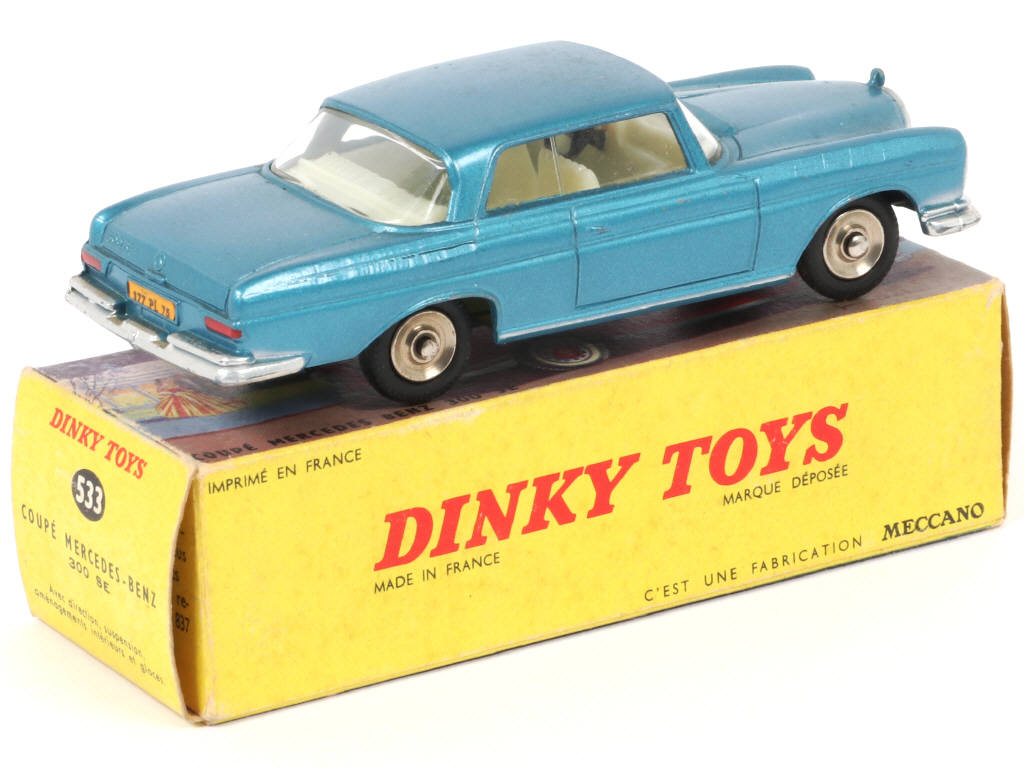 Lot 306 - DINKY TOYS (FRANCE) (1)