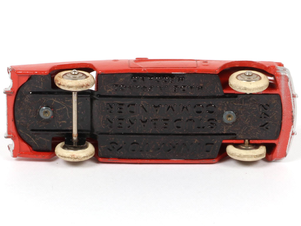 Lot 225 - DINKY TOYS (FRANCE) (1)