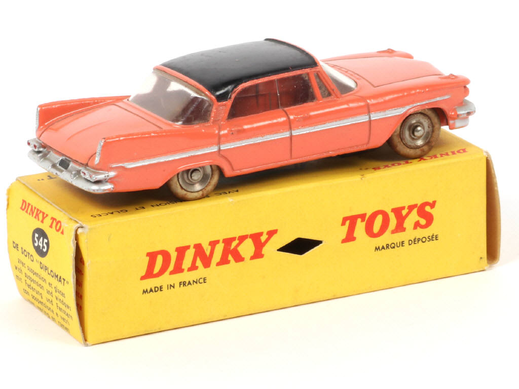 Lot 329 - DINKY TOYS (FRANCE) (1)